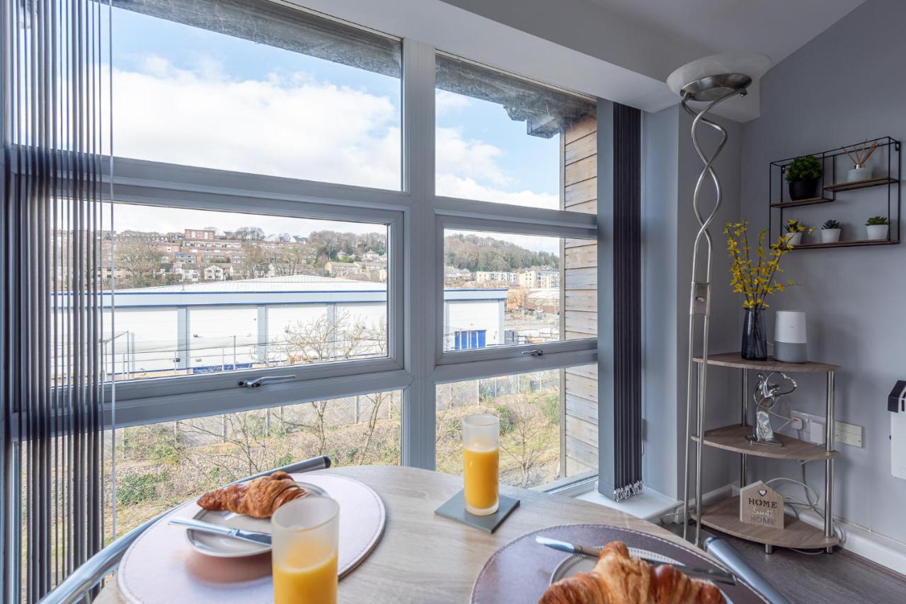 Riverside Balcony Apartment With Parking Just Minutes To Saltaire Shipley (West Yorkshire) Bagian luar foto