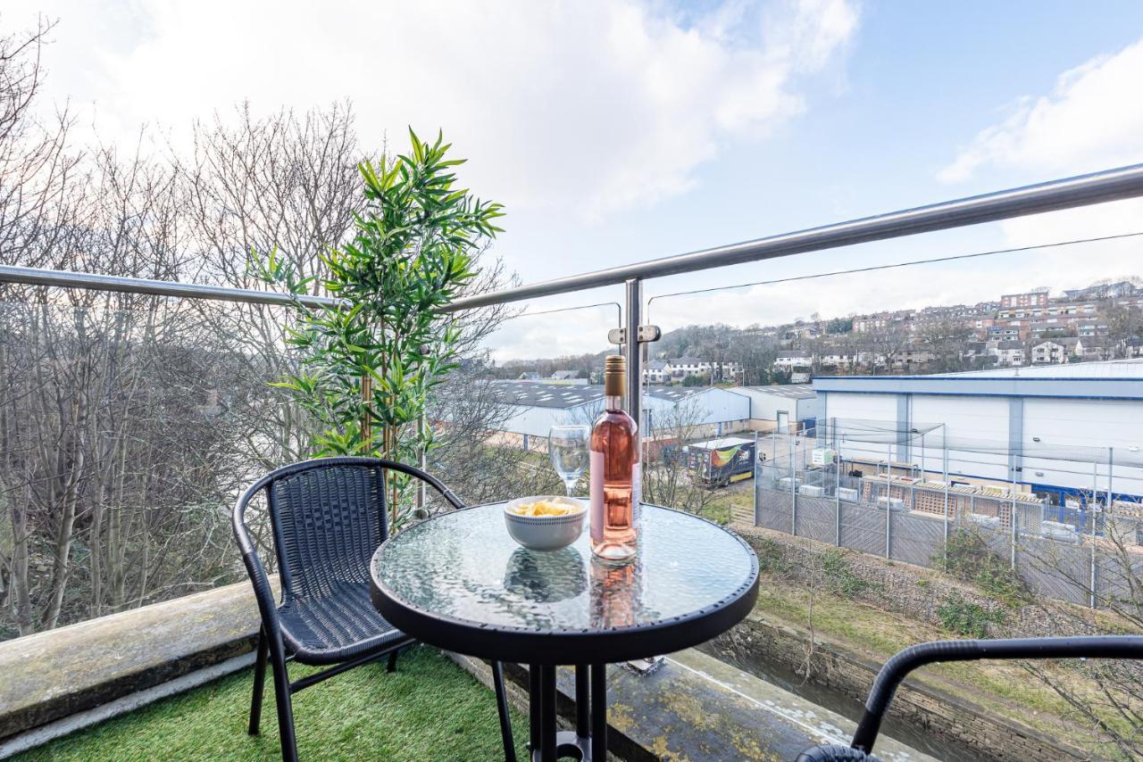 Riverside Balcony Apartment With Parking Just Minutes To Saltaire Shipley (West Yorkshire) Bagian luar foto